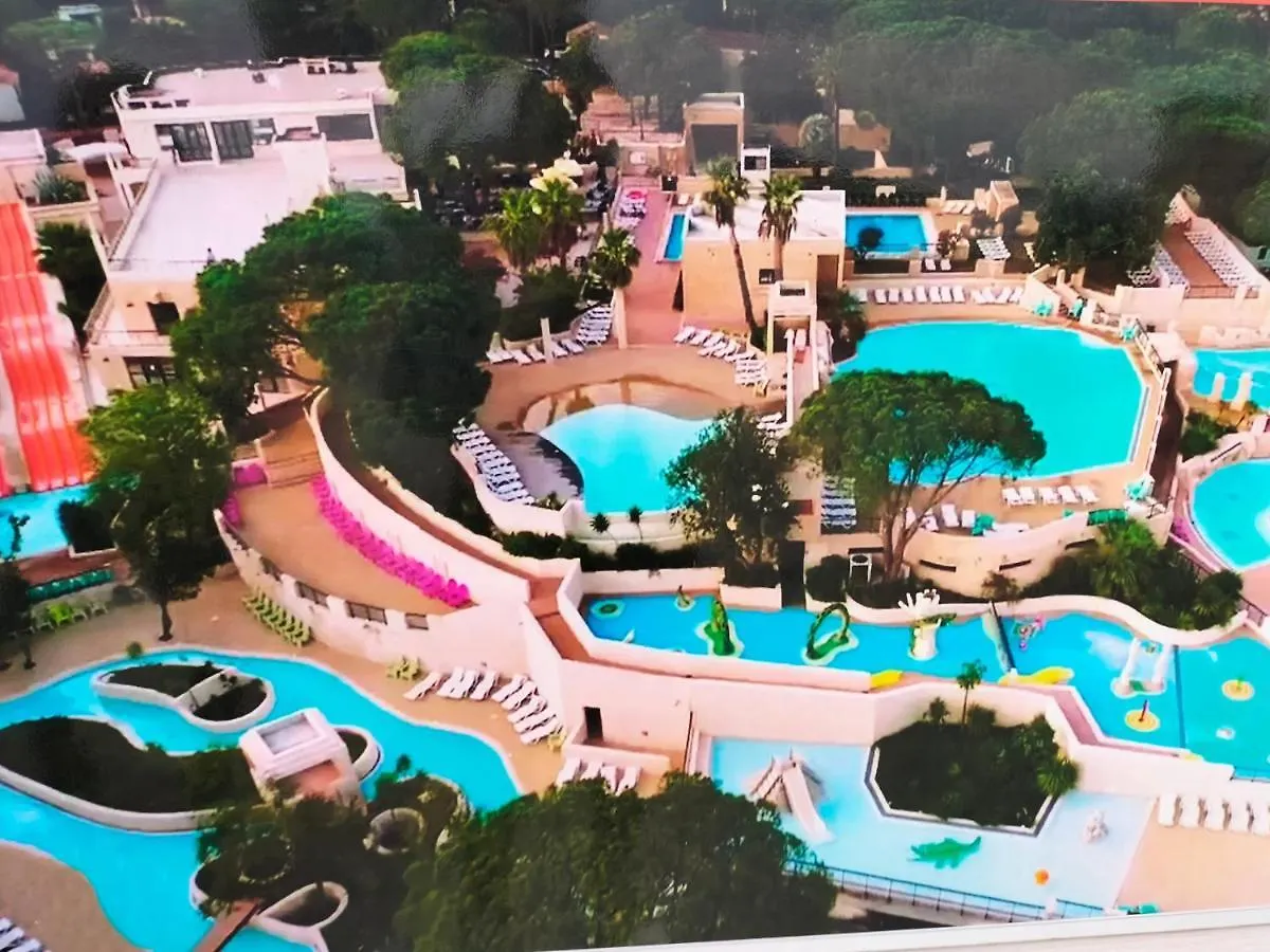 Camping Des Cigales Le Muy Campsite